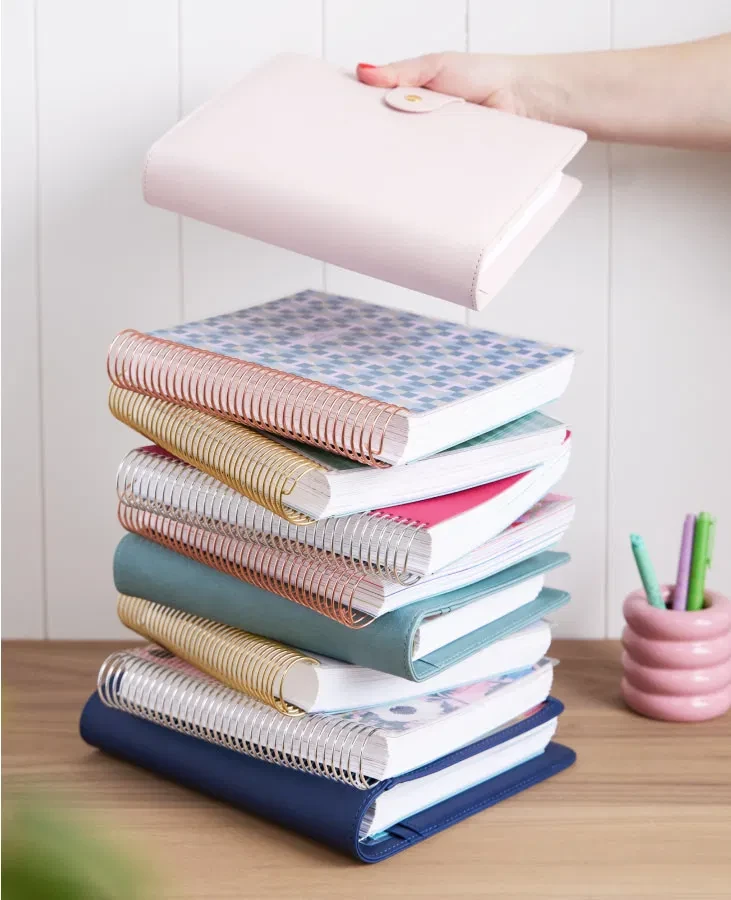 1539370709_custom planners_desktop2x